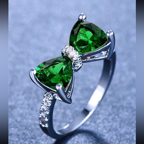 Jewelry - Cubic Zirconia, Emerald Green, Simulated Gemstone Silver plated Bow Ring, Sz 7